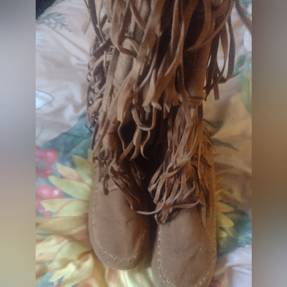 Shoes - Moccasin boots with fringe